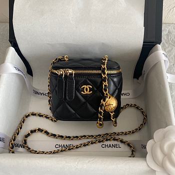 Chanel Small Classic Box 10 x 7 x 10 cm