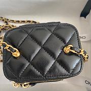 Chanel Small Classic Box 10 x 7 x 10 cm - 2