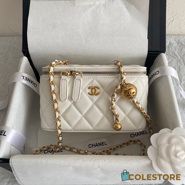 Chanel Medium Classic Box White 16 x 8 x 10 cm - 1