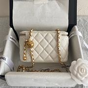 Chanel Medium Classic Box White 16 x 8 x 10 cm - 4