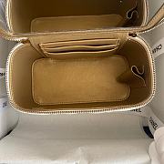 Chanel Medium Classic Box White 16 x 8 x 10 cm - 2