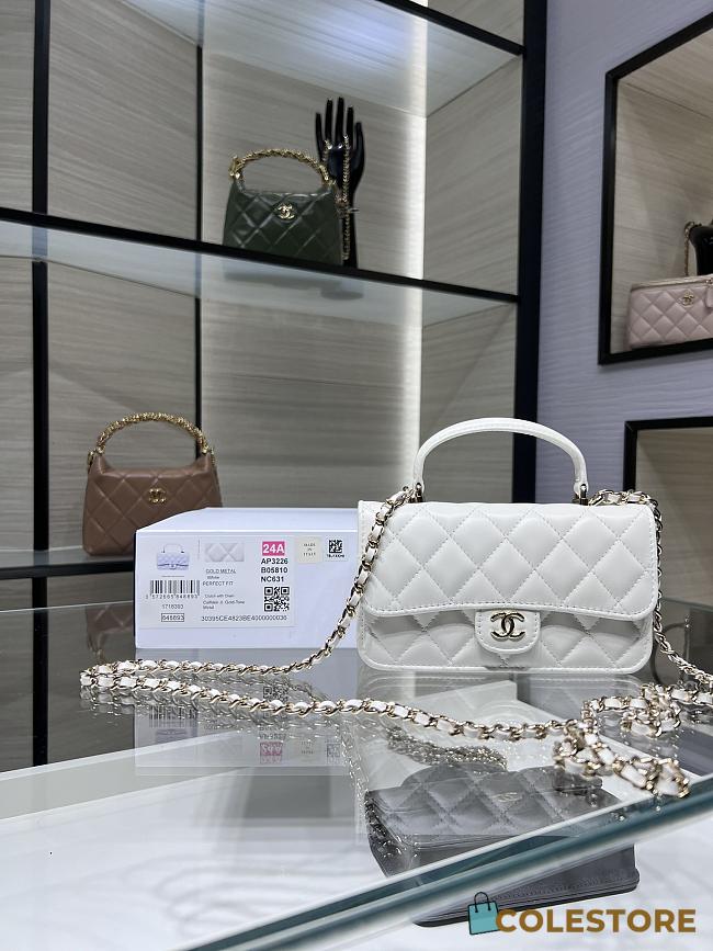 Chanel 24a Flap Bag White 20 cm - 1