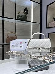 Chanel 24a Flap Bag White 20 cm - 1