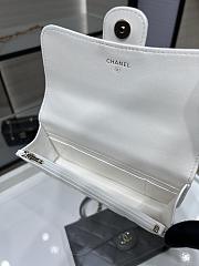 Chanel 24a Flap Bag White 20 cm - 4