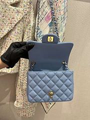 Chanel 24a Flap Bag Blue 20 cm - 4
