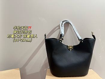 Valentino Garavani Rockstud Logo Detailed Shoulder Bag Black 31 x 29 cm