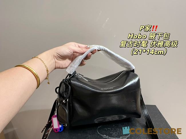 Prada Hobo Black 21 x 14 cm  - 1