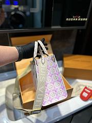 Louis Vuitton OnTheGo Pink 25 cm - 2