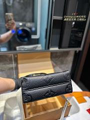 Louis Vuitton OnTheGo Black 25 cm - 4