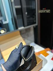 Louis Vuitton On The Go Gray 25 cm - 2