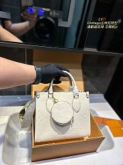 Louis Vuitton On The Go White 25 cm - 1