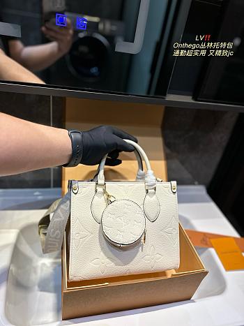 Louis Vuitton On The Go White 25 cm