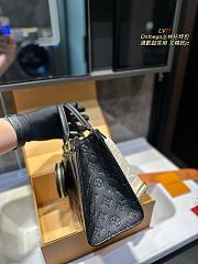 Louis Vuitton On The Go White 25 cm - 2