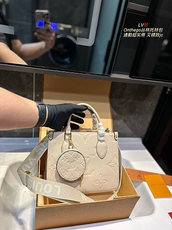 Louis Vuitton On The Go Beige 25 cm