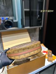 Louis Vuitton Loop Monogram 38 x 26 cm - 5