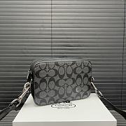 Coach Charter Black 13 x 20 cm - 1