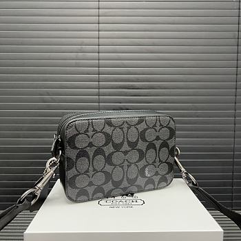 Coach Charter Black 13 x 20 cm