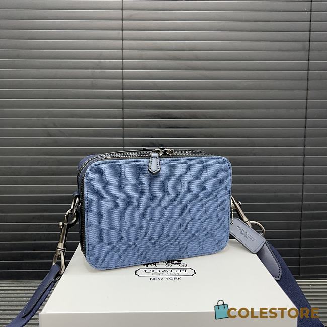 Coach Charter Blue 13 x 20 cm - 1