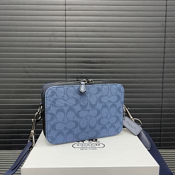Coach Charter Blue 13 x 20 cm