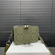 Coach Charter Green 13 x 20 cm - 1