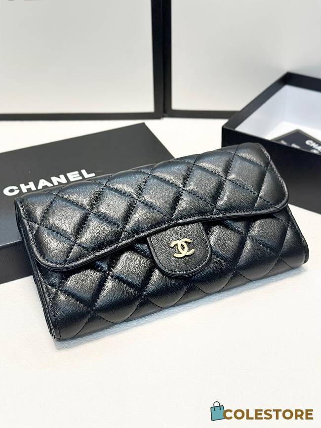 Chanel Flap Bag Black 19 x 10 cm - 1