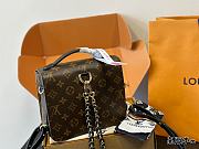 Louis Vuitton Pochette Métis Backpack 20 x 16 cm - 3