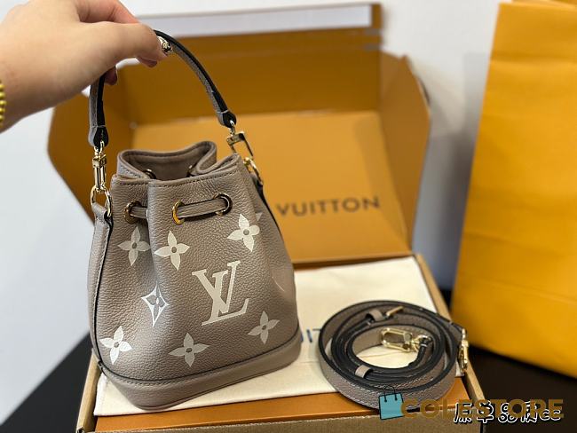 Louis Vuitton NoeNoe MM Beige 26 x 26 x 17.5 cm - 1