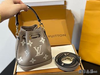 Louis Vuitton NoeNoe MM Beige 26 x 26 x 17.5 cm