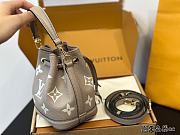 Louis Vuitton NoeNoe MM Beige 26 x 26 x 17.5 cm - 5