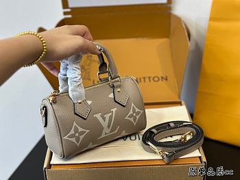 Louis Vuitton Nano Speedy Beige 16 x 10 x 7.5 cm