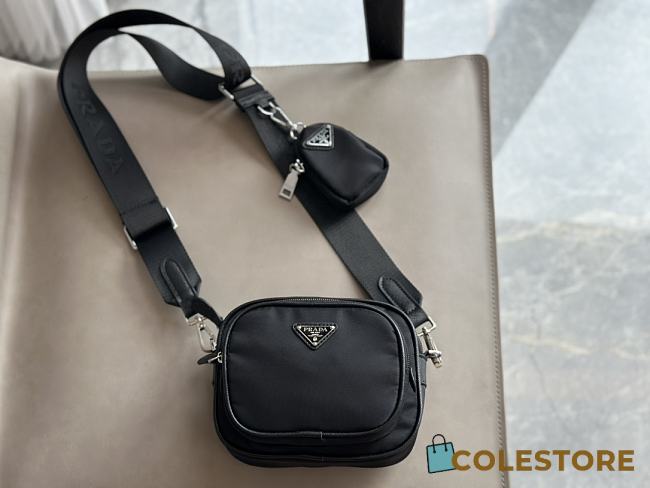 Prada Logo Re-Nylon Black 17 x 13 cm - 1