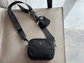 Prada Logo Re-Nylon Black 17 x 13 cm
