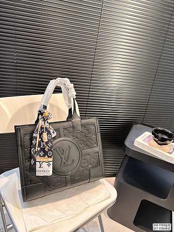 Louis Vuitton Handbag 34 x 27 cm