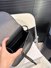 Chloe Saddle Bag Black 21.5 x 18 cm - 3