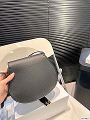 Chloe Saddle Bag Black 21.5 x 18 cm - 5