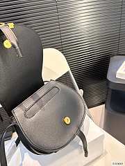 Chloe Saddle Bag Black 21.5 x 18 cm - 4