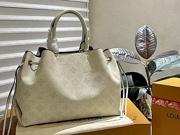 Louis Vuitton Mahina Bella Tote Ivory 33 x 24 x 13 cm