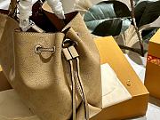 Louis Vuitton Mahina Bella Tote Ivory 33 x 24 x 13 cm - 6