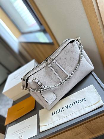 Louis Vuitton Bella Ivory 29 cm