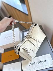 Louis Vuitton Bella Ivory 29 cm - 4