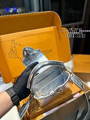 Louis Vuitton Capucines Silver 26 x 17 cm - 6