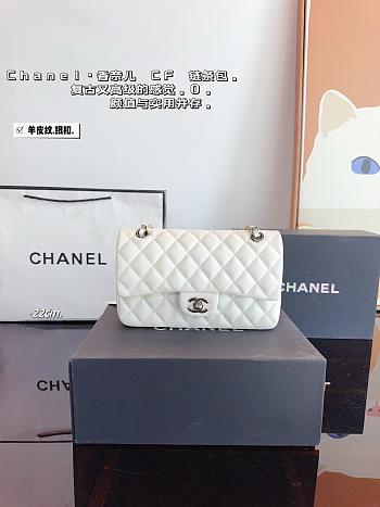 Chanel CF Flap Bag White 25 x 6 x 14 cm