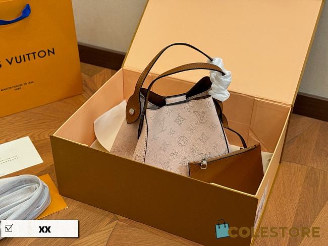 Louis Vuitton Vintage Handbag Beige 23 x 20 cm - 1