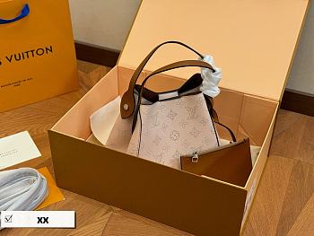 Louis Vuitton Vintage Handbag Beige 23 x 20 cm