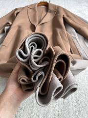 Max Mara White/ Beige Manteau  - 5