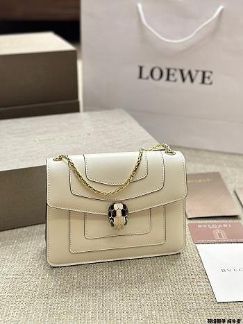 Bulgari Serpenti East-west Maxi Chain White 20 x16 cm
