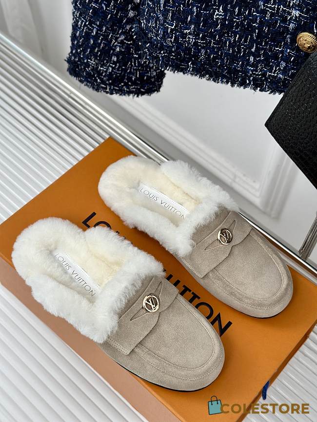 Louis Vuitton Mule Fur Beige  - 1