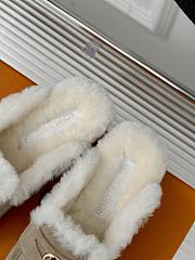 Louis Vuitton Mule Fur Beige  - 6