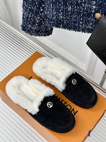 Louis Vuitton Fur Mule Black 