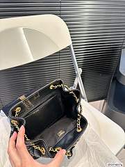 Chanel 19 Backpack Black 20 x 24 cm - 2
